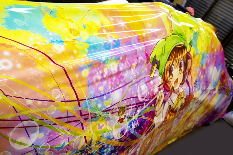 ちぇん仕様の痛車フルラッピング施工風景